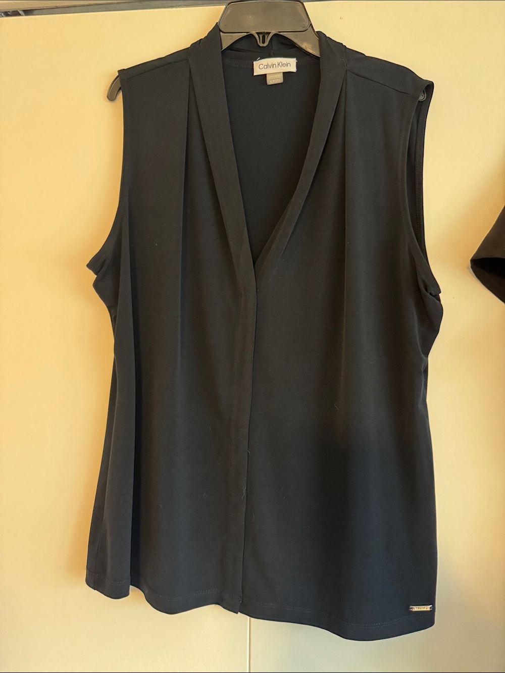 Calvin Klein Women's Black Sleeveless V-Neck Tank